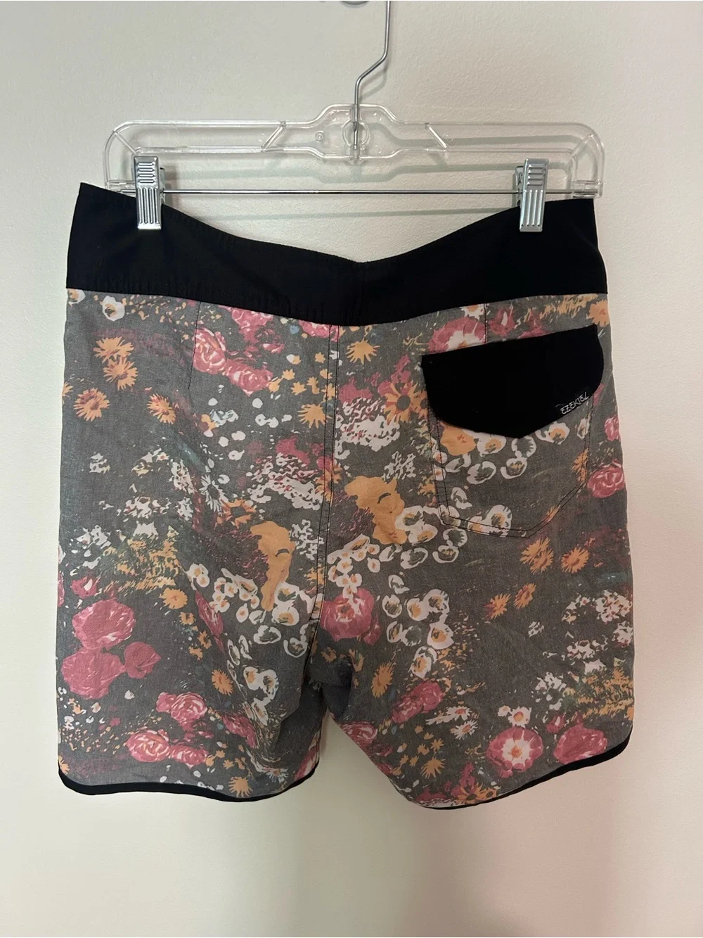 Men's Ezekiel Floral Board Shorts Black Grey Size 30